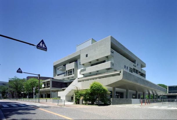 長く息づく建築：神奈川県立青少年センター